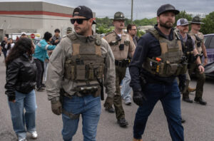 Documentos oficiales como pasaporte y matrícula consular utilizados como identificación válida ante ICE en Estados Unidos.