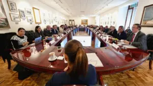 Sheinbaum se reúne con economistas en Palacio Nacional para dialogar sobre la economía mexicana tras declaraciones de Trump sobre el T-MEC.