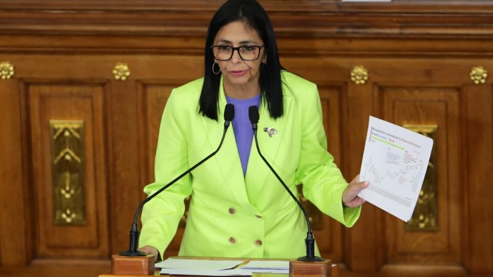 Delcy Rodríguez durante una declaración pública sobre la relación entre Venezuela y Estados Unidos