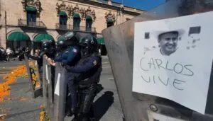 Autoridades detienen a secretaria cercana a la alcaldesa de Uruapan por el caso del asesinato de Carlos Manzo en Michoacán