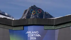 Atletas de Latinoamérica compiten en disciplinas de nieve y hielo durante los Juegos Olímpicos de Invierno en Italia.