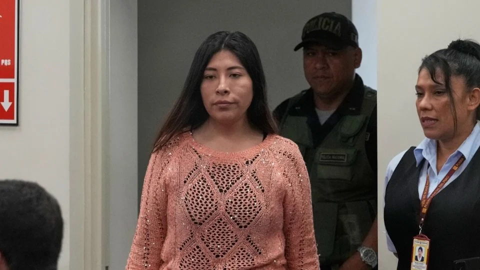 Representación visual de la tensión diplomática México Perú tras el reclamo por actividad política de Betssy Chávez desde la embajada mexicana.