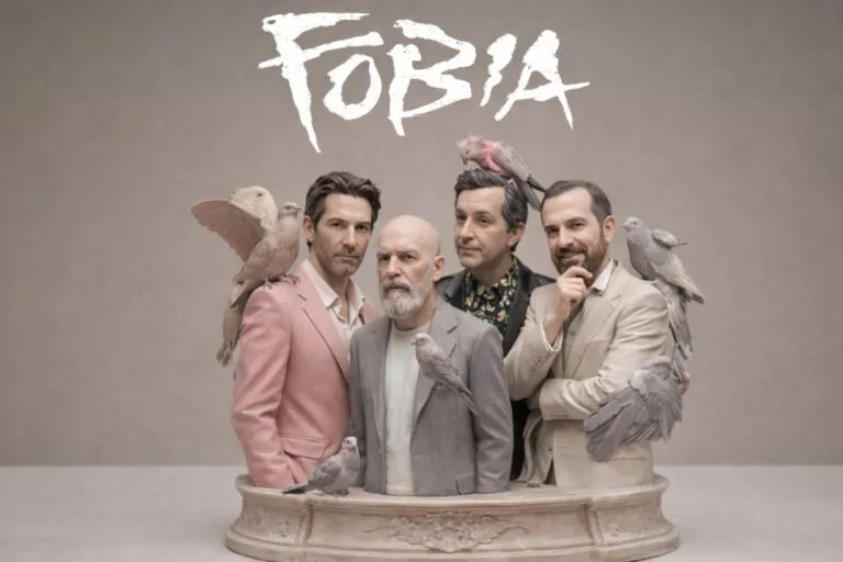 Fobia gira México en escenario con público reflejando industria musical y conexión cultural en el país