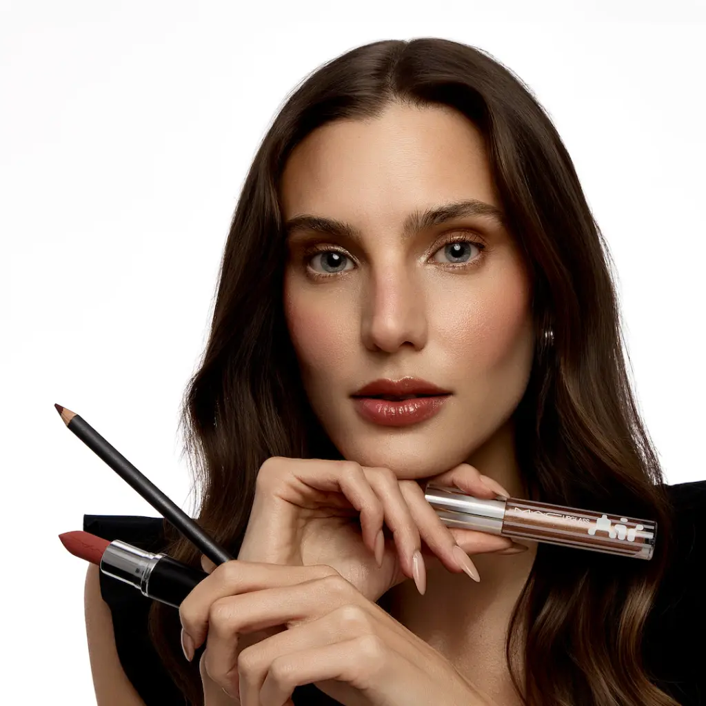 Ale Capetillo y Maca Beso protagonizan colaboración con MAC Cosmetics que refleja el crecimiento del talento latino en la industria global.