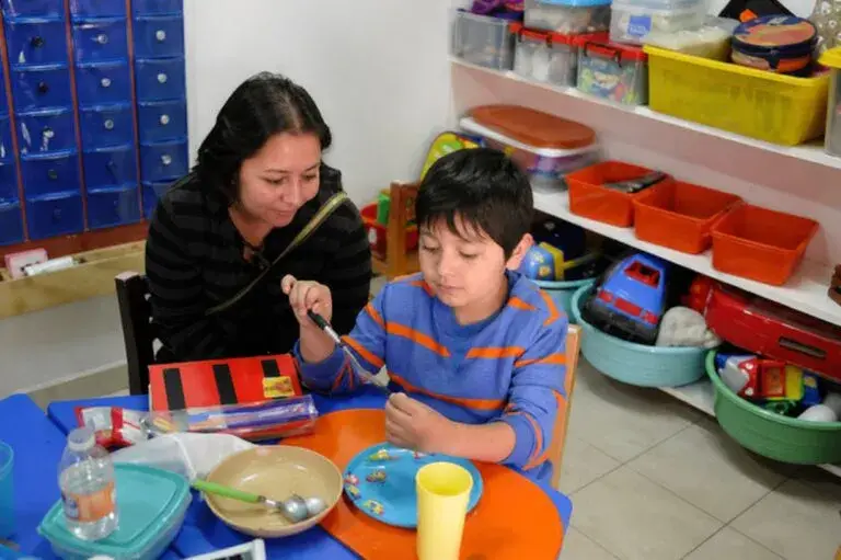 Iniciativas en México mejoran la calidad de vida de personas con autismo con inclusión y terapias innovadoras