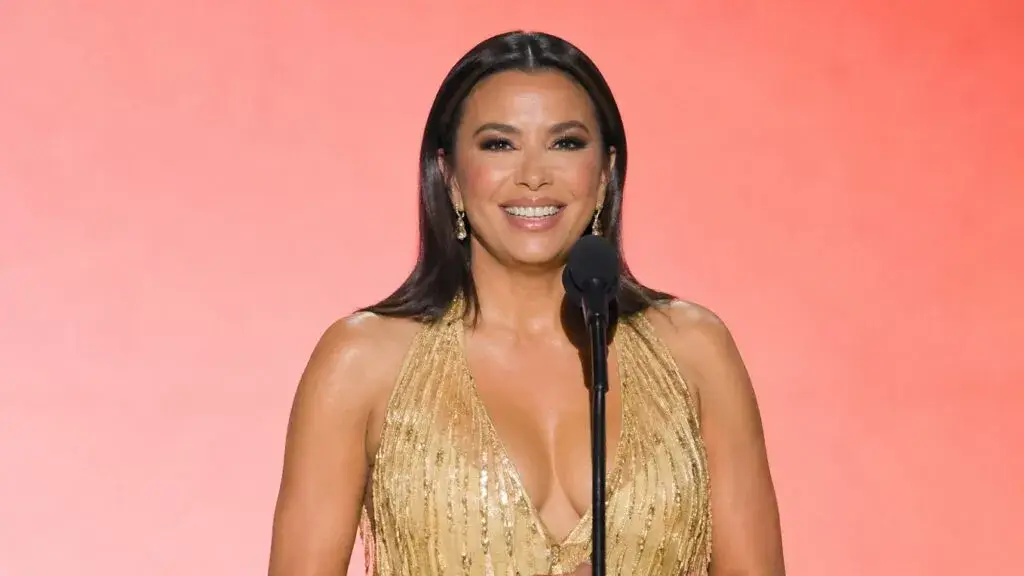 Eva Longoria impacta en Billboard Women in Music con un look elegante que refuerza su influencia latina en la industria global