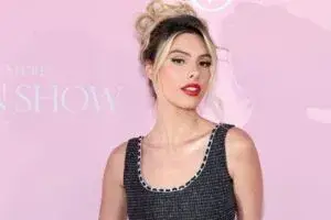 Influencers latinas creando contenido digital con audiencias globales y negocios propios en redes sociales y marketing digital