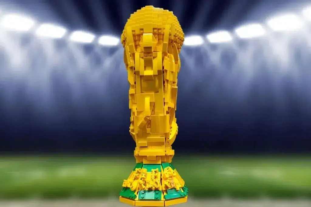 jugadores latinos en anuncio de LEGO protagonizan campaña rumbo al Mundial 2026 con figuras del fútbol internacional