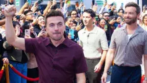 Malcolm el de en medio México fandom con actores sorprendidos por la respuesta masiva del público mexicano durante su visita