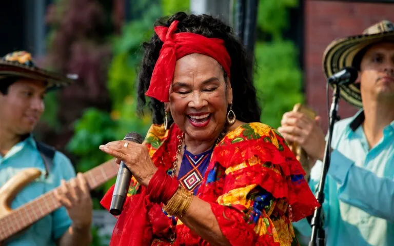 La Momposina impulsando la música tradicional de Colombia en escenarios internacionales