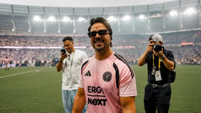 Luis Fonsi y Messi durante una jornada en Inter Miami junto a la cultura latina en Miami
