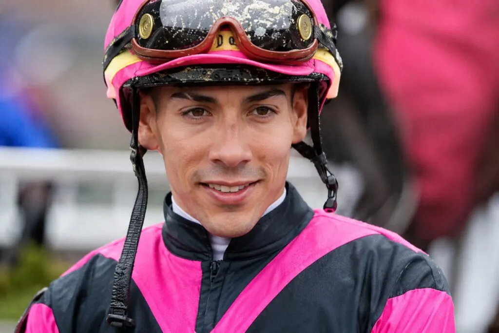 Jinetes latinos celebran triunfos en la Triple Corona y el Eclipse Award durante la temporada 2026