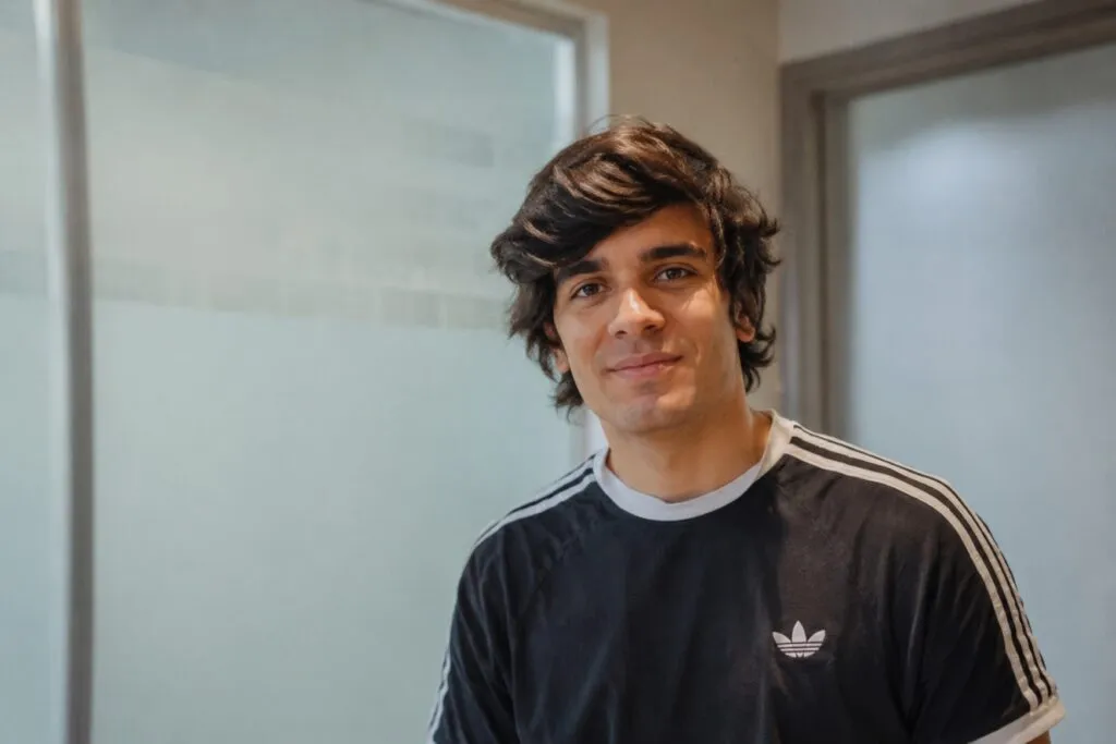Actor Osmar Lomas de Mexicali fortalece su carrera con participación en una producción de Netflix.
