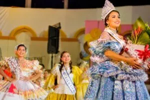 Festival Folclórico Colombiano con la delegación de Córdoba durante la premiación en Ibagué.