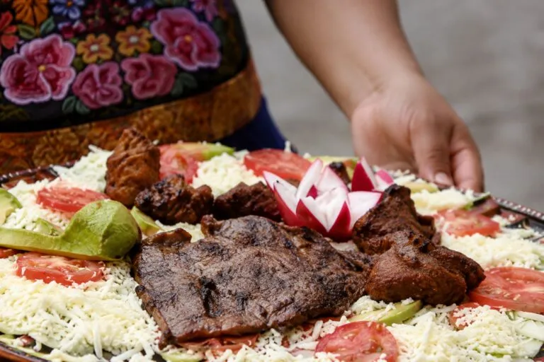 Festival Oaxaca en Los Pinos con música, gastronomía y artesanías tradicionales en la Ciudad de México