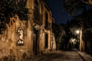 Lugares embrujados en Ciudad de México con leyendas históricas y atractivo cultural para visitantes.