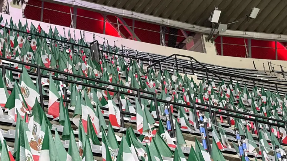 México vs Inglaterra tendrá miles de banderas verdes en las tribunas del Estadio Ciudad de México.