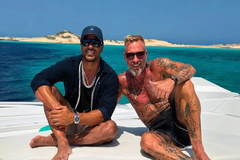 Influencers de vacaciones disfrutan playas y destinos internacionales durante el verano.