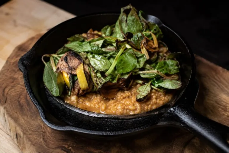 Cocina mestiza de Alonso Madrigal con ingredientes mexicanos y producción sustentable en el restaurante Malix