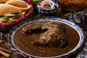 Puebla destaca en el mapa gastronómico mundial por su mole, cemitas y cocina tradicional mexicana.
