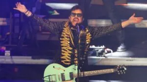 leks Syntek enfrenta críticas tras su polémico concierto del 15 de septiembre.