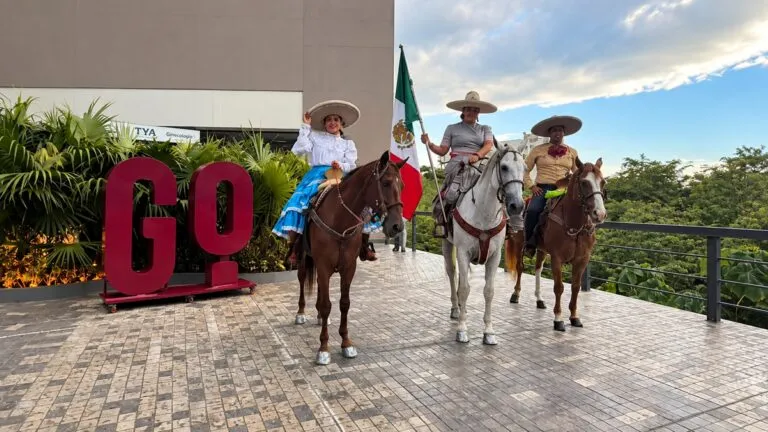 Grand Outlet Riviera Maya celebra septiembre con actividades culturales, música y tradiciones mexicanas en Quintana Roo.