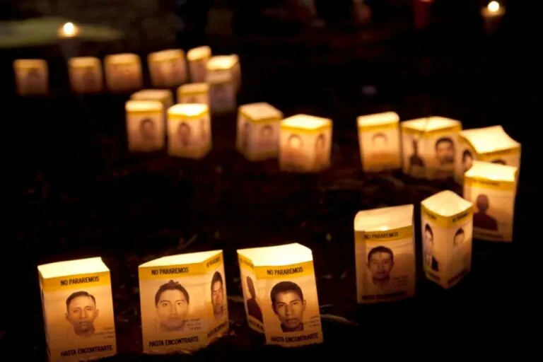 Caso Ayotzinapa suma nuevas líneas de investigación mientras continúa la búsqueda de los 43 estudiantes desaparecidos.