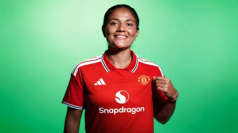 Rebeca Bernal llega al Manchester United como la primera mexicana en la liga femenina inglesa.