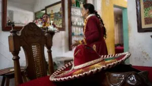 Mariachi en Cuba interpretado por María Luz Insua durante una presentación marcada por la gratitud, la música y la identidad cultural.