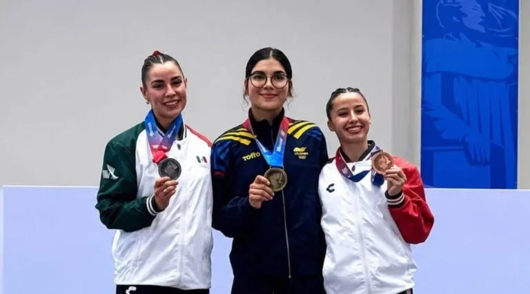 Representantes del boxeo mexicano se preparan para competir en Dakar con la delegación juvenil de México.