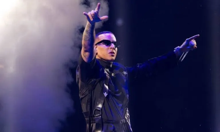 Rosalía y Daddy Yankee encabezan las actuaciones anunciadas para los Latin Grammy 2026 en Las Vegas.