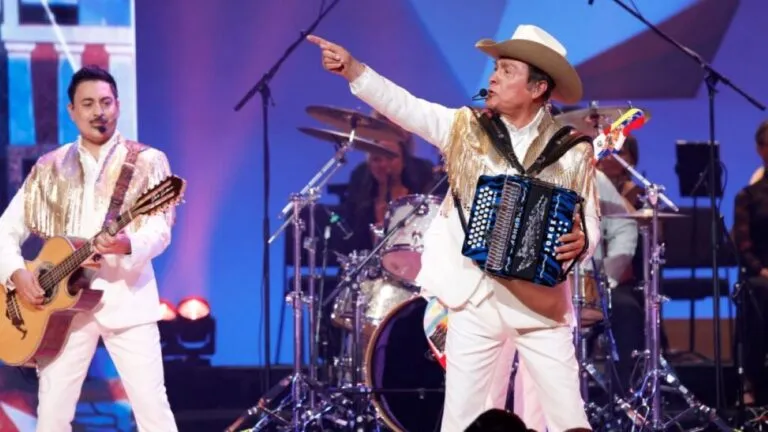 Los Tigres del Norte durante su presentación en Tiny Desk con música mexicana y un mensaje de apoyo para los migrantes en Estados Unidos.