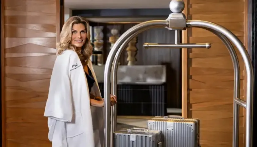 Montserrat Oliver protagoniza una campaña turística que destaca la hospitalidad y la cultura mexicana.
