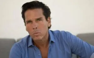 Fortuna de Roberto Palazuelos vinculada con hoteles, bienes raíces y servicios turísticos en el Caribe mexicano.